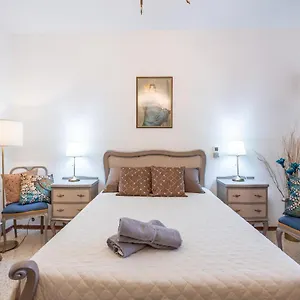 Guest house Close To Airport - Private With Private Bathroom Adults Only, Gudja